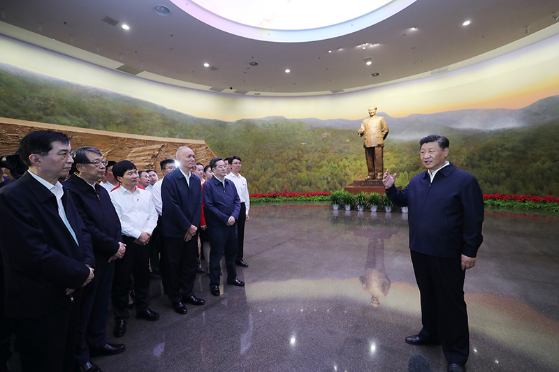 9月12日，中共中央總書記、國家主席、中央軍委主席習(xí)近平視察中共中央北京香山革命紀(jì)念地。這是習(xí)近平在香山革命紀(jì)念館參觀《為新中國奠基》主題展覽，并發(fā)表重要講話。