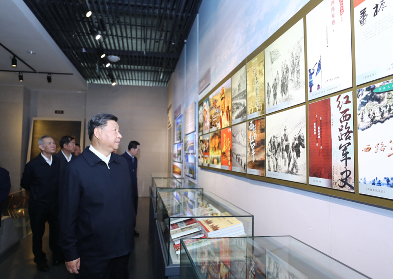 8月19日至22日，中共中央總書記、國家主席、中央軍委主席習(xí)近平在甘肅考察。這是20日上午，習(xí)近平在張掖市高臺縣參觀中國工農(nóng)紅軍西路軍紀(jì)念館。