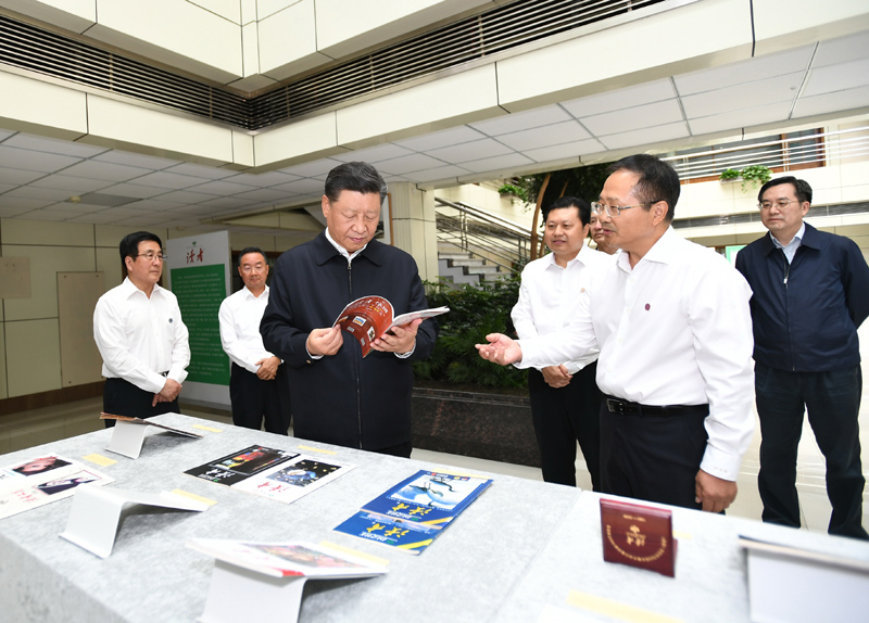 8月19日至22日，中共中央總書記、國家主席、中央軍委主席習(xí)近平在甘肅考察。這是21日下午，習(xí)近平在讀者出版集團有限公司考察。